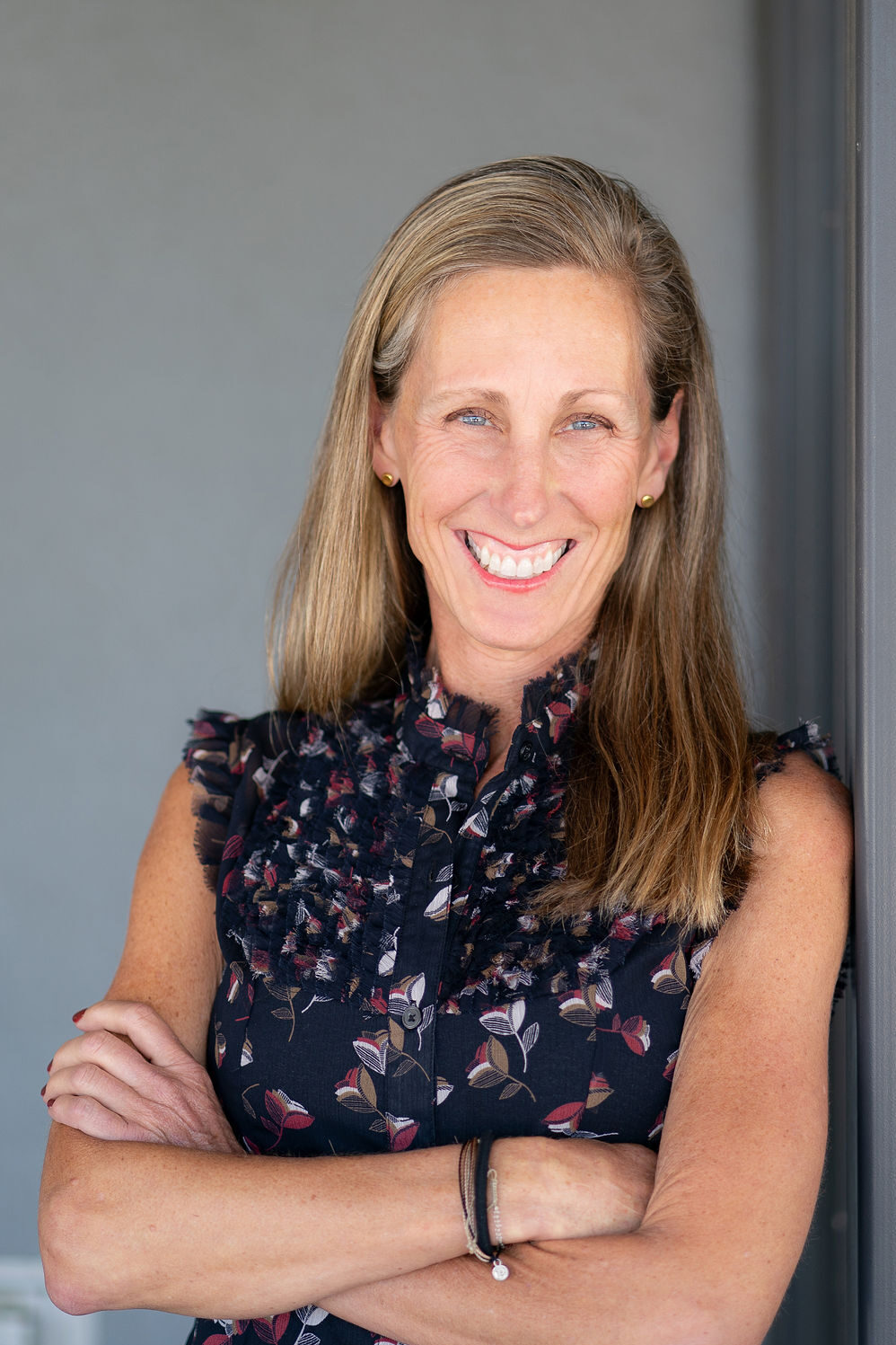 Karen Quanbeck (Q)